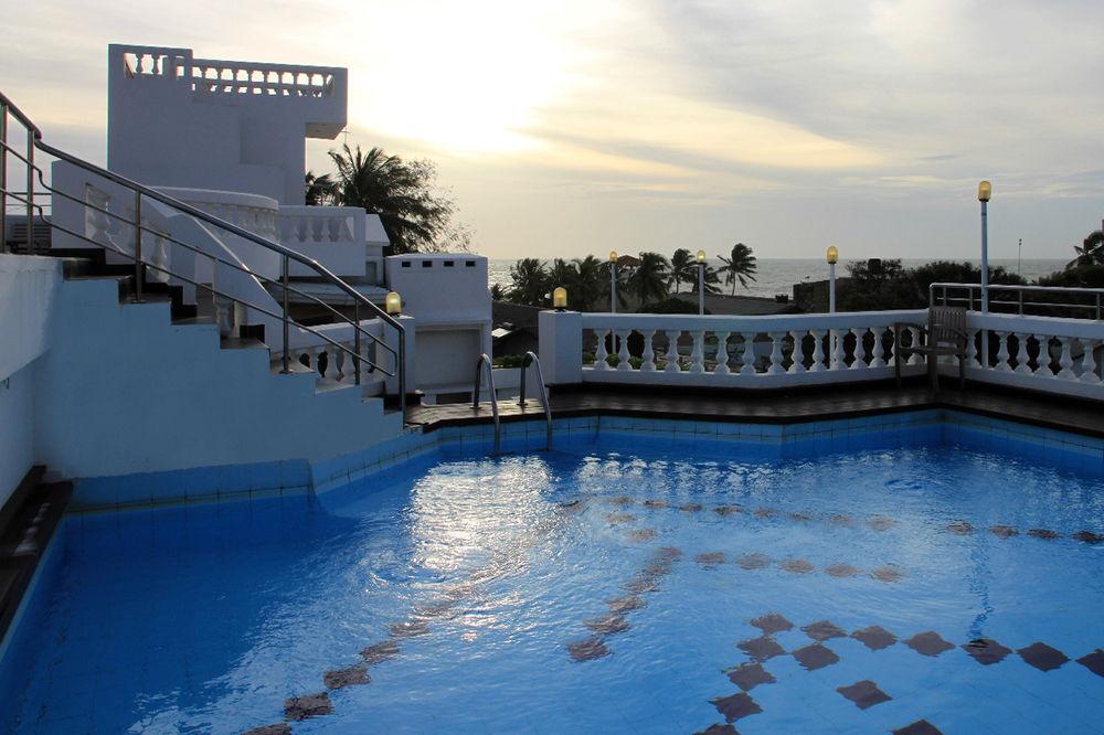 Royal Castle Hotel Negombo Exteriör bild