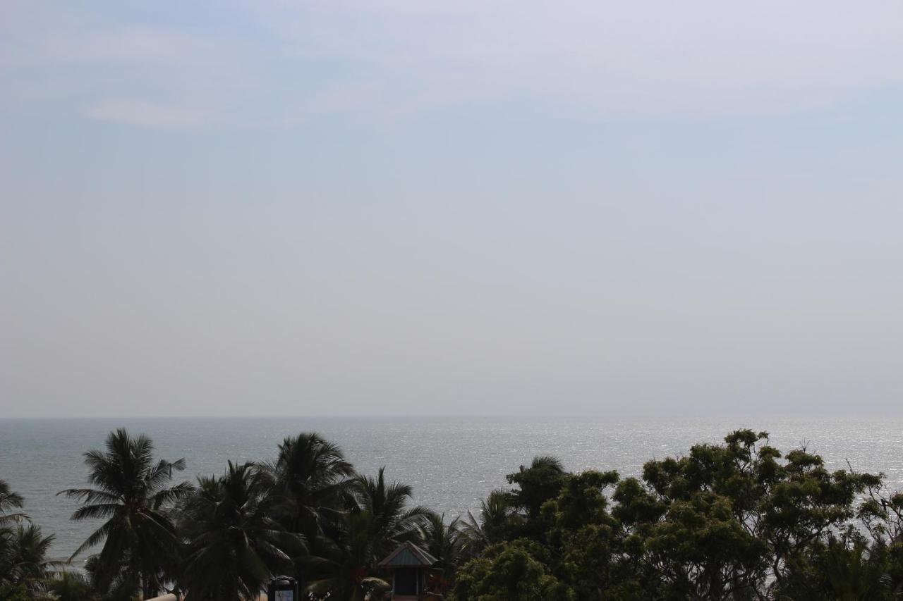 Royal Castle Hotel Negombo Exteriör bild