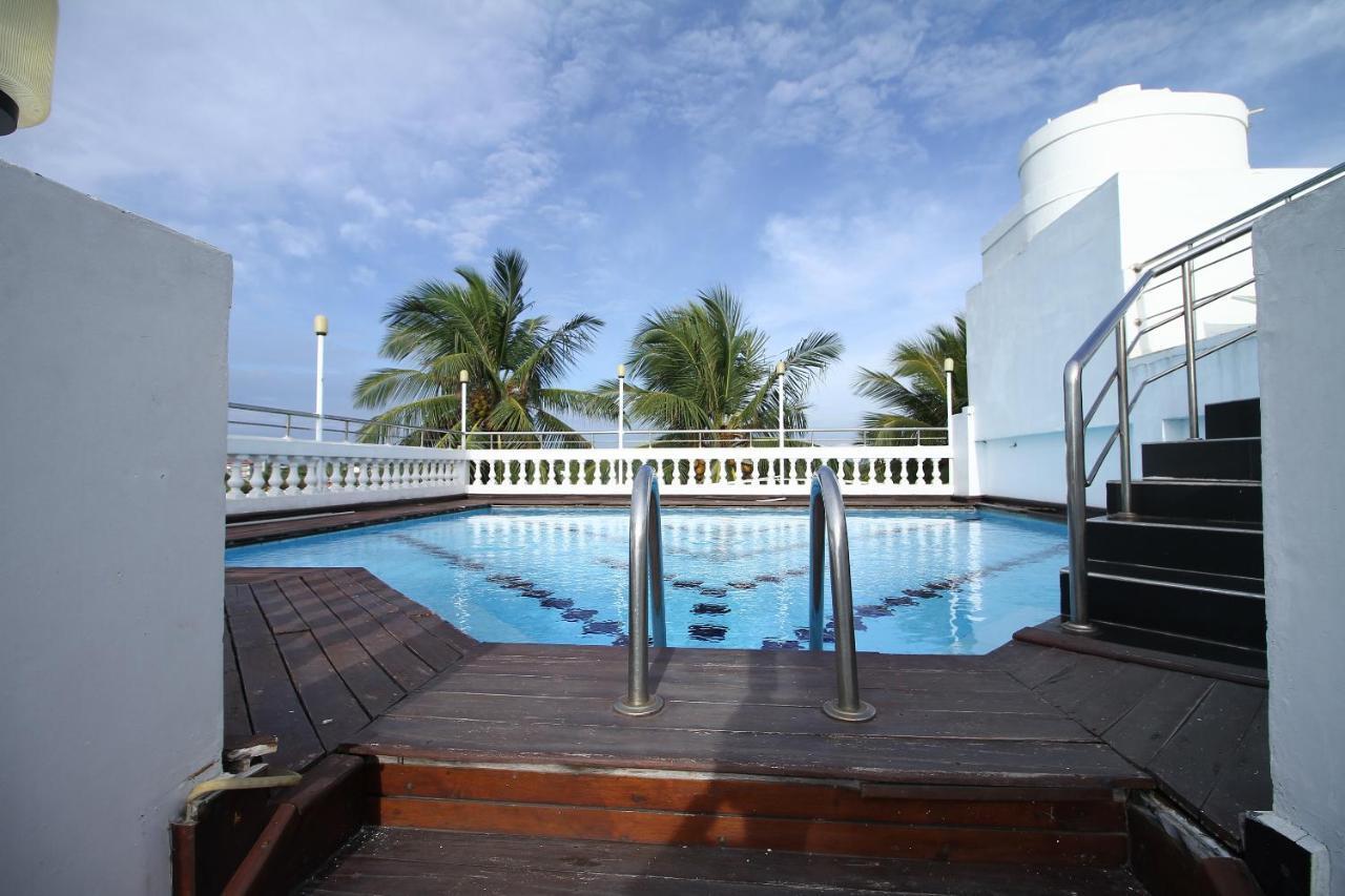 Royal Castle Hotel Negombo Exteriör bild
